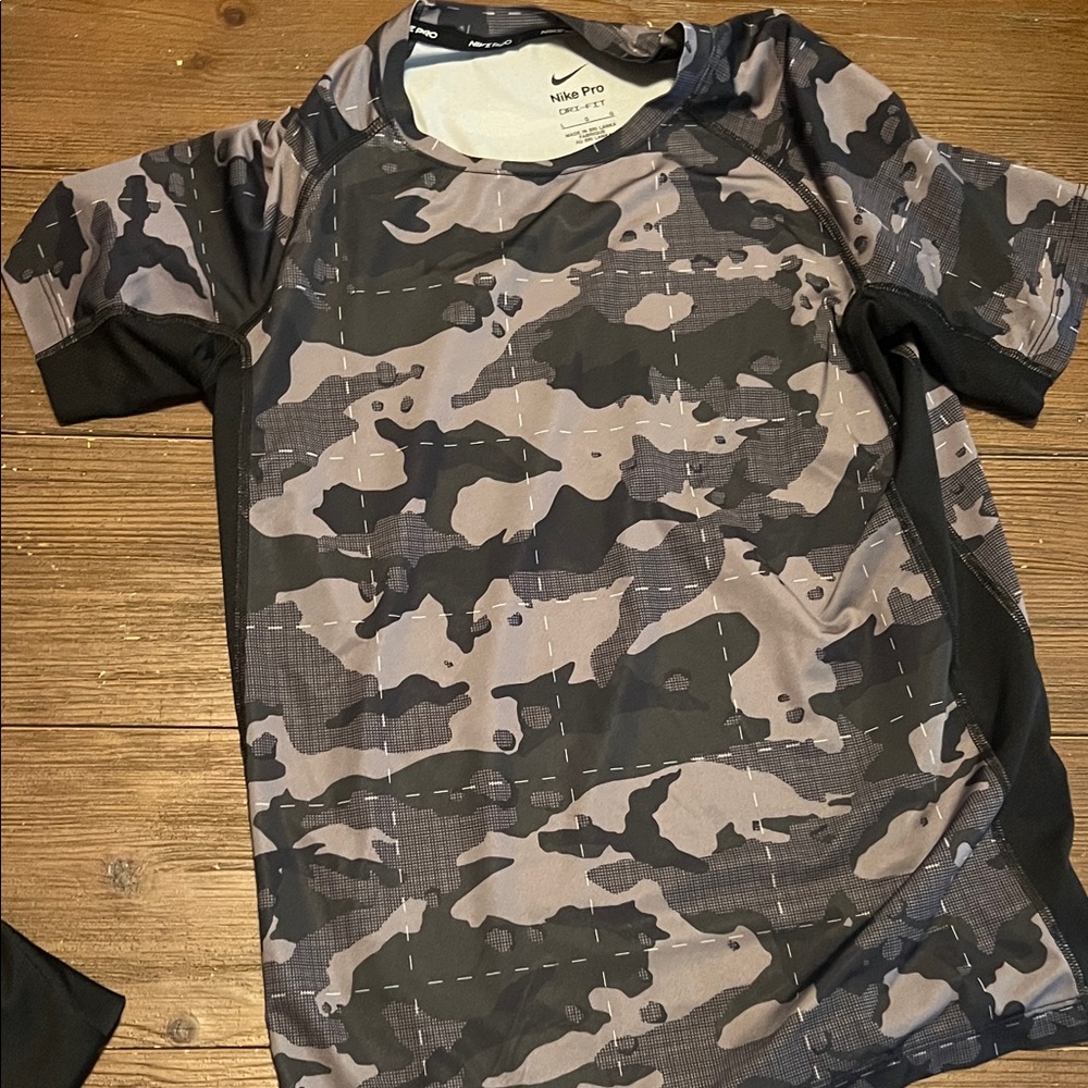 2 pc boys Nike shirt